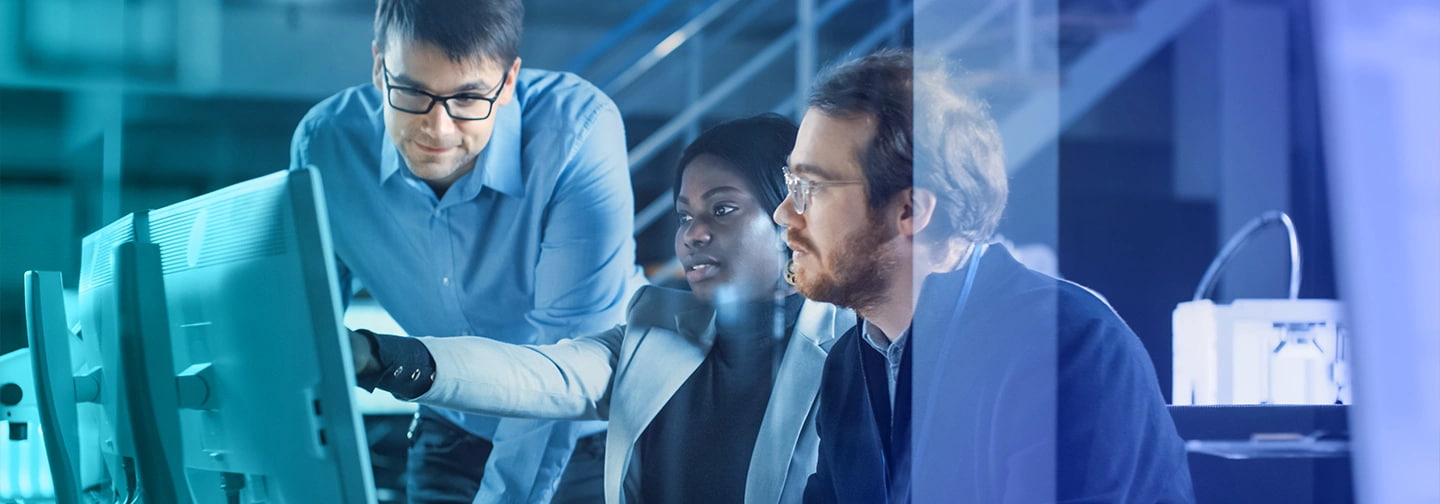 Evolucioona - Explore. Understand your customers -  interaction enhancer imagen - people working with computers